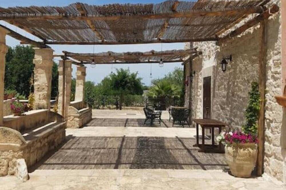 Tenuta il Carrubo- Historic House in Bisceglie, Barletta-Andria-Trani