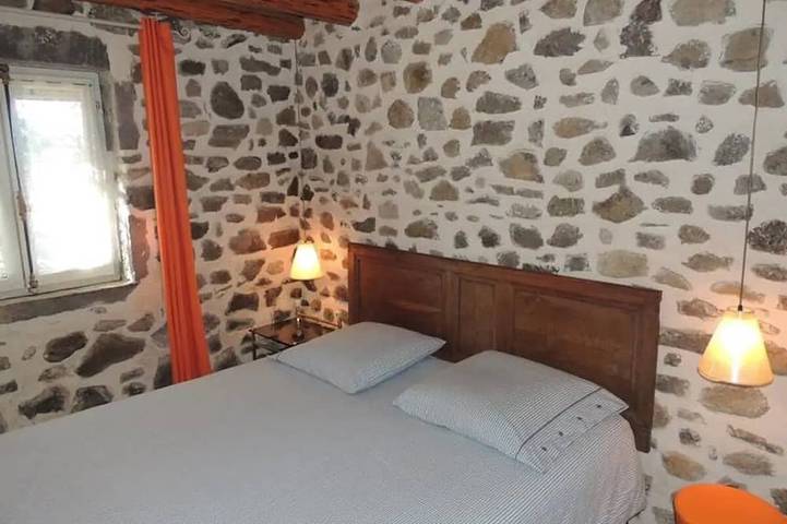 Gîte pour 2 personnes, avec jardin et terrasse à Vernines - 2