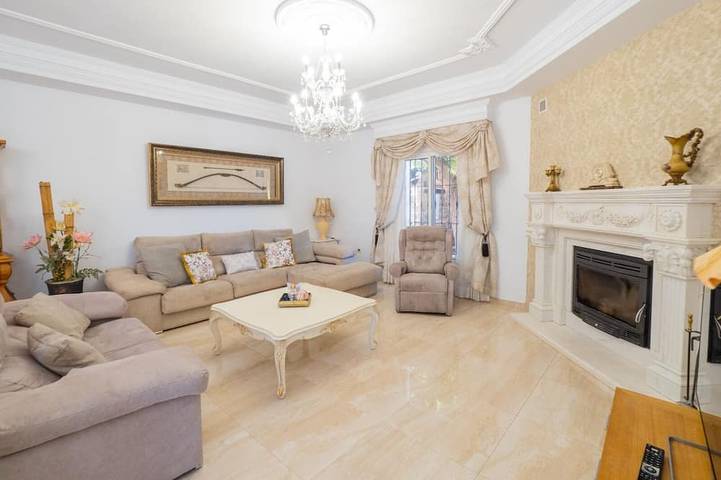 Villa Andaluza avec piscine et jardin privé in Alhaurín de la Torre, Costa del Sol