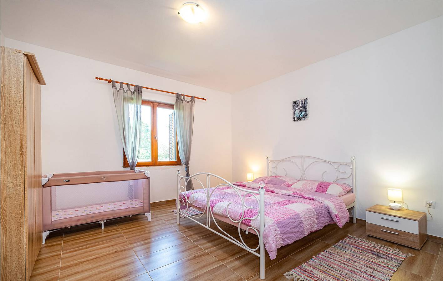 Reizende 1-Zimmer-Ferienwohnung mit Pool, Terrasse und WLAN in Grad Benkovac, Zadar