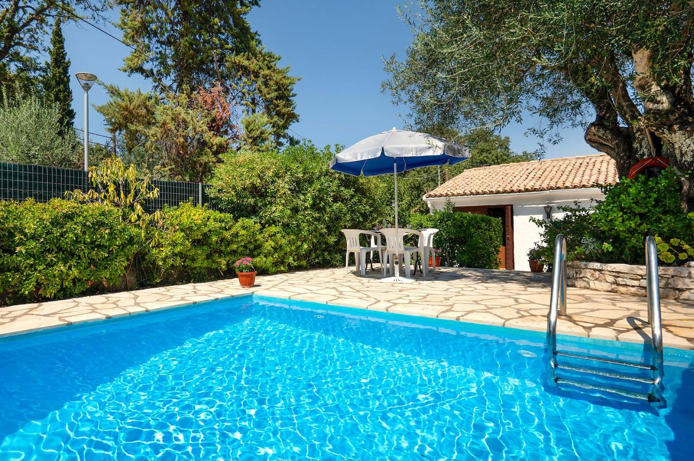 Fishermans Cottage: Private pool, a/c, near beach in Korfu