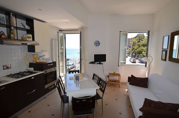 Gîte pour 6 personnes, avec Balcon et Jardin à Imperia - 2