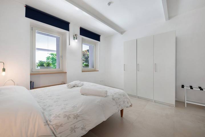 Ganze Wohnung, Ferienwohnung "Casa Mavi" mit gemeinsamer Terrasse, Wlan und Klimaanlage in Colombaro (Corte Franca), Corte Franca