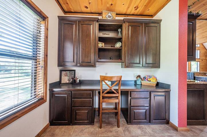 Glamping for 14 people, with hot tub and yard, with pets in Oklahoma