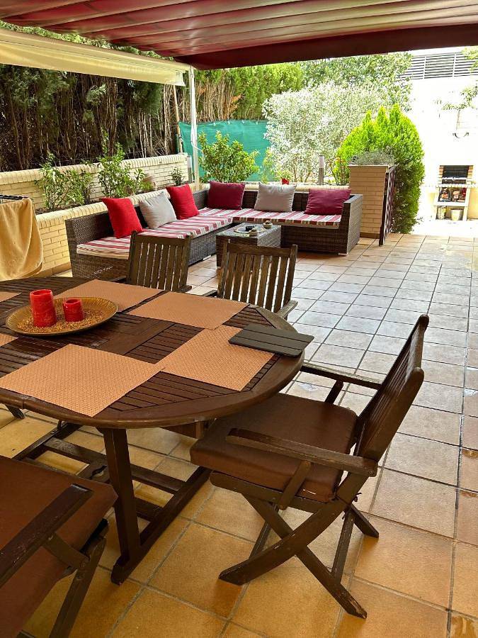 Apartamento para 6 personas, con piscina además de jardín y vistas, Se admiten mascotas en L'Albir
