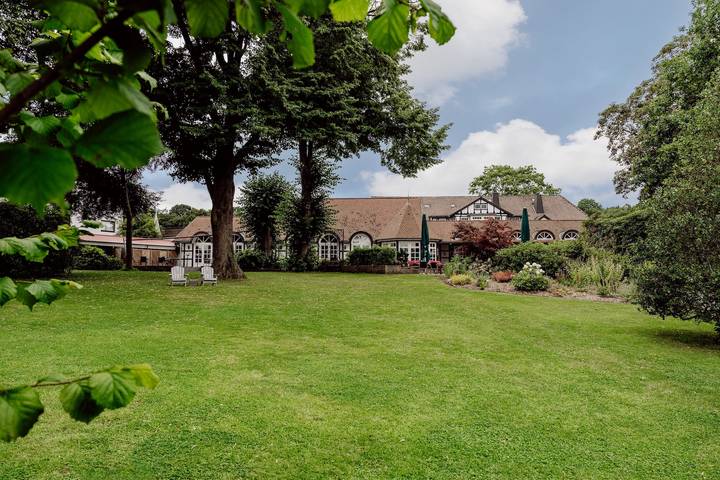 Hotel, mit Whirlpool und Garten sowie Pool und Sauna in Geestland