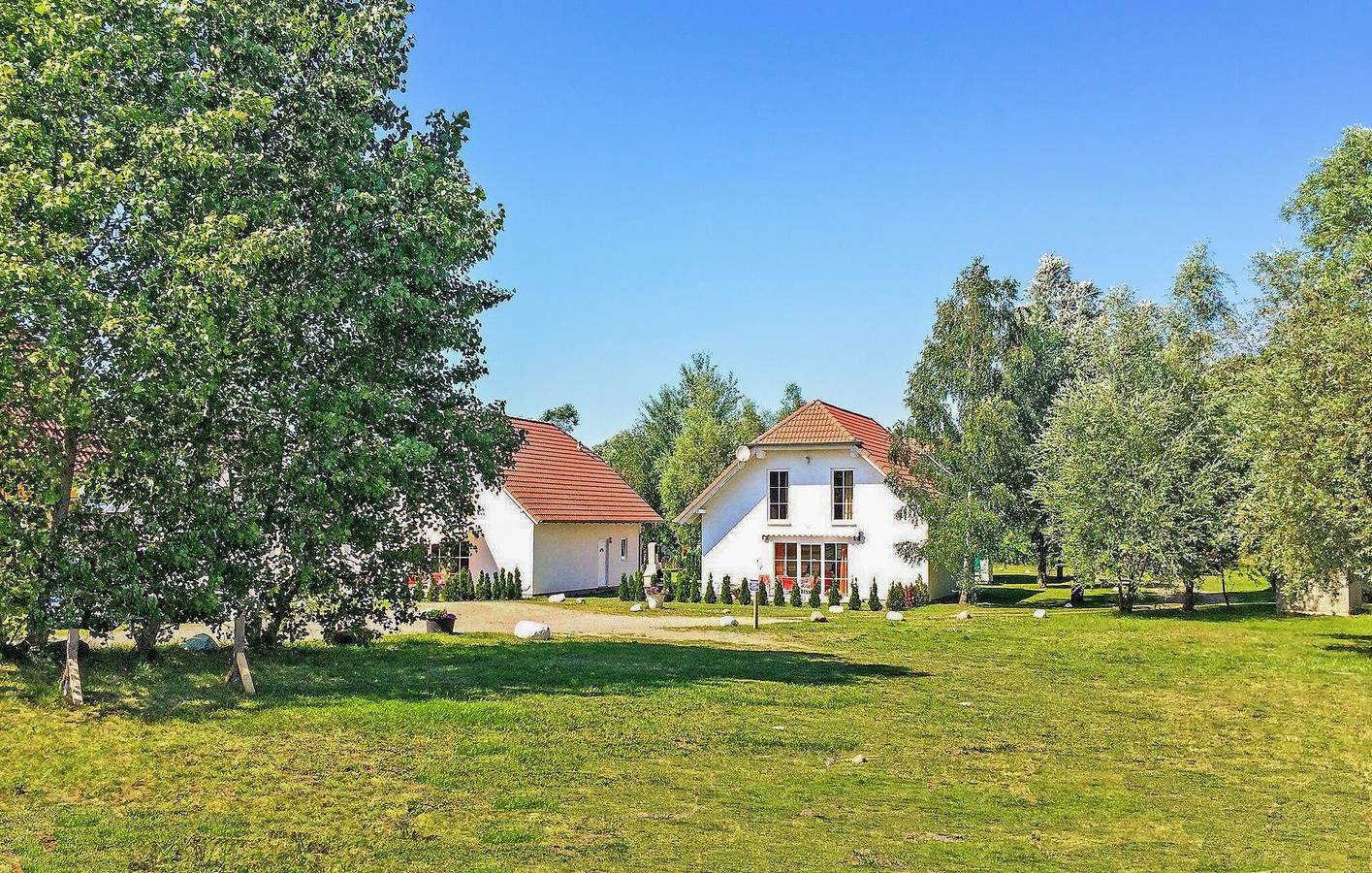 Appartement am See mit Terrasse, Parkplatz und TV in Verchen, Kummerower See