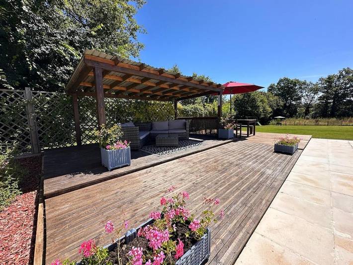 Gîte pour 2 personnes, avec piscine ainsi que vue et jardin à Saint-Sornin-la-Marche - 4