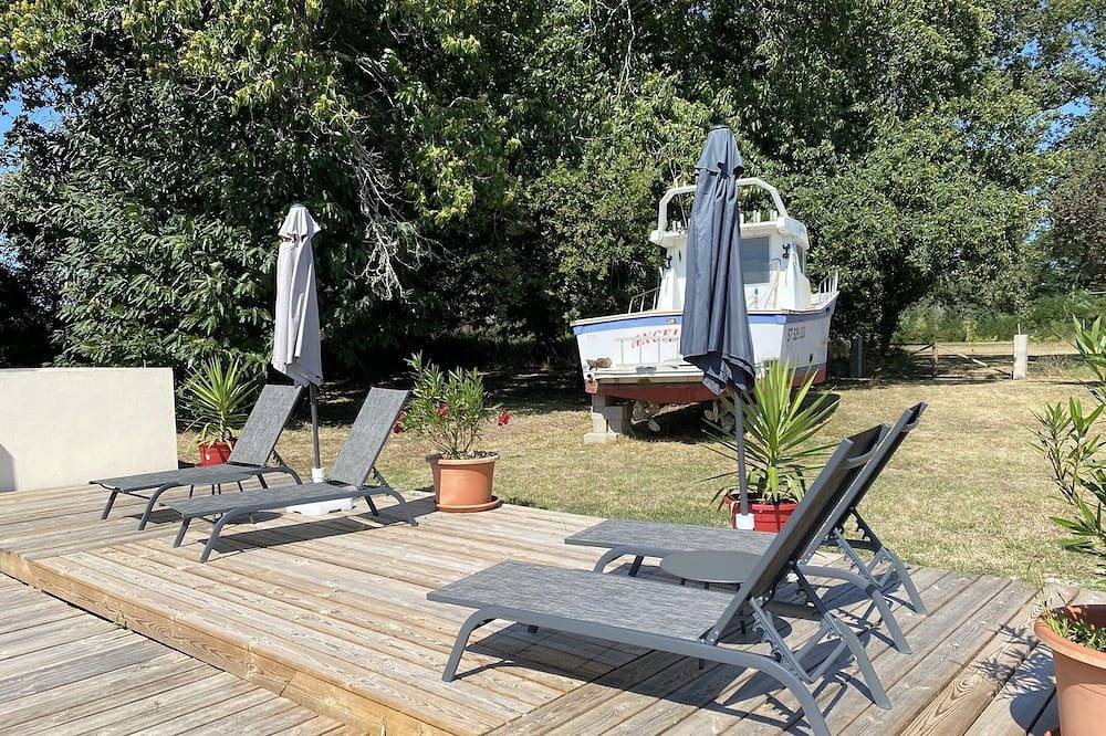 Pleasant 1 Bedroom Villa with Private Pool / Yard in Vensac, Région de Lesparre-Médoc