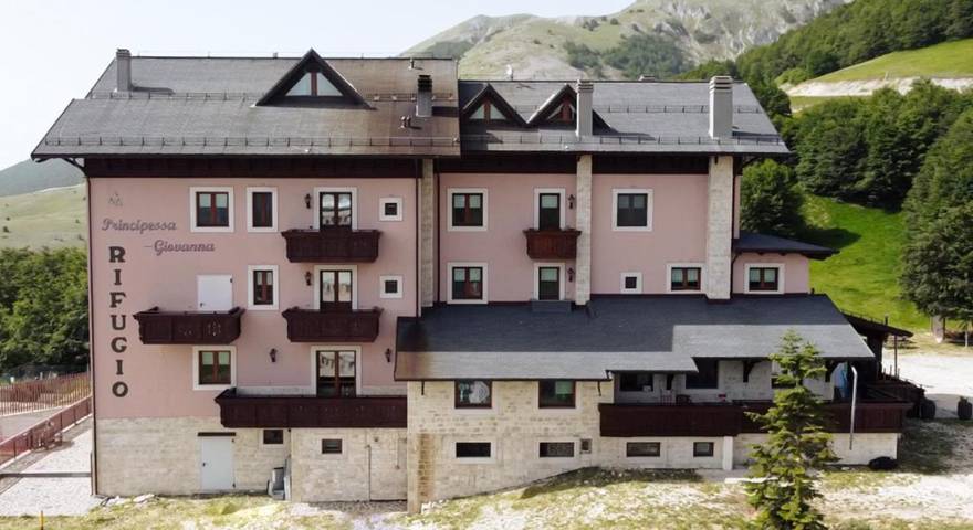 Hotel per 3 persone, con Terrazza e Giardino nonché Panorama a Roccaraso