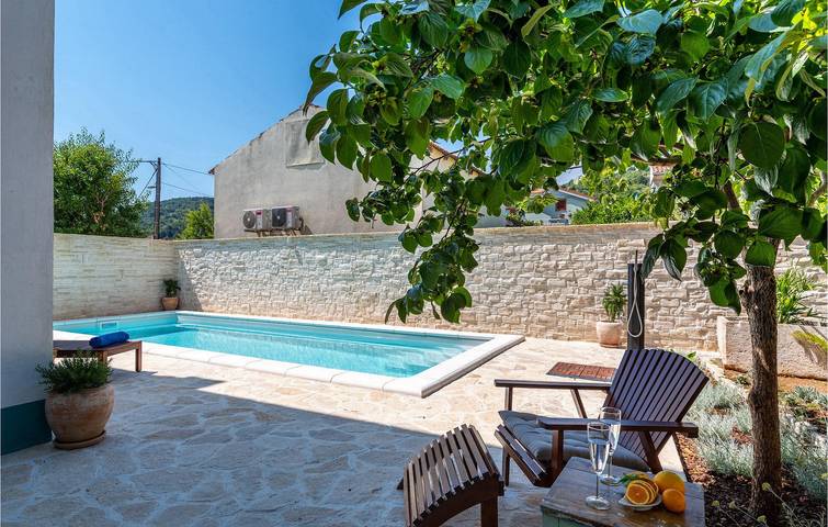 Appartement moderne de 2 chambres avec piscine, Wi-Fi et situé à 200 m du littoral in Preko, Île d'Ugljan