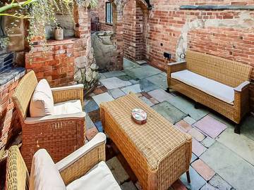 Cabin for 7 Guests in Elkesley, Nottinghamshire, Picture 2