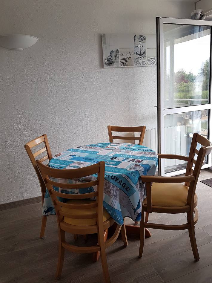 Appartement entier, Appartement 'Quiberon Centre Ville Studio' avec piscine partagée, balcon et Wi-Fi in Quiberon, Côte des Mégalithes