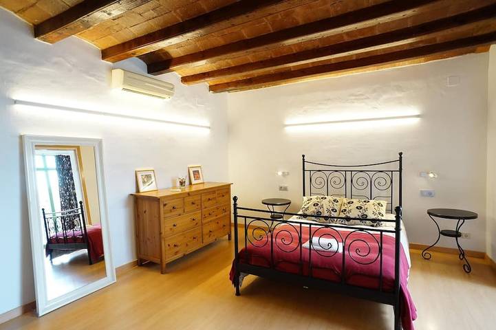 Vacation rental for 13 people, with terrace in Barcelona