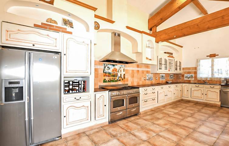 Location de vacances pour 12 personnes, avec jardin ainsi que terrasse et piscine à Laroque-des-Albères - 4