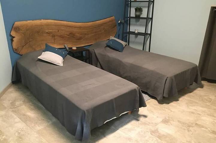 Location de vacances pour 12 personnes, avec jardin et jacuzzi, animaux acceptés à La Vacquerie-et-Saint-Martin-de-Castries - 2