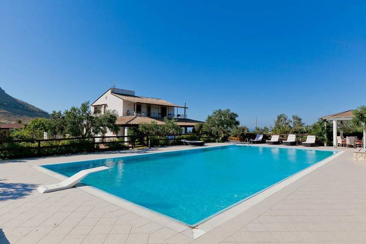 Agriturismo per 11 persone, con Balcone e Giardino in Provincia di Trapani