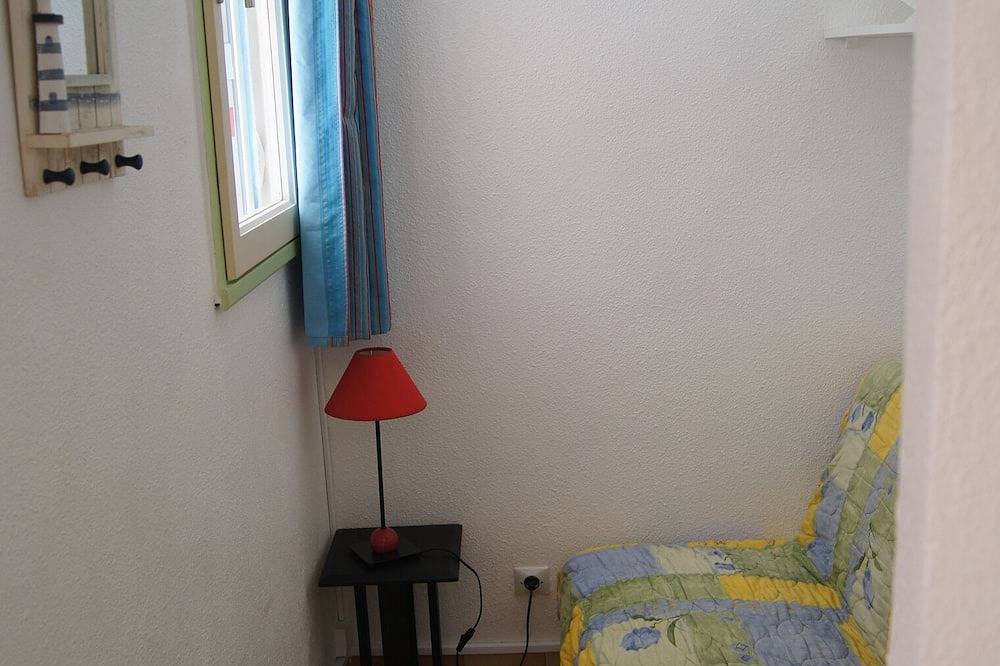 Appartement entier, Lara 6 - Grand T2 rez-de-jardin et terrasse ombragés Loggia  Wc indép Parking in Cap d'Agde, Agde