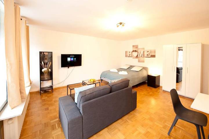 Ganze Wohnung, Bayreuth • Studio Apartment • nahe Oper •  Parkplatz •Balkon in Frankenalb
