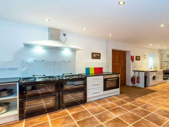 Ferienhaus für 22 Personen, mit Balkon/Terrasse und Whirlpool sowie Terrasse und Garten in Wales - 4