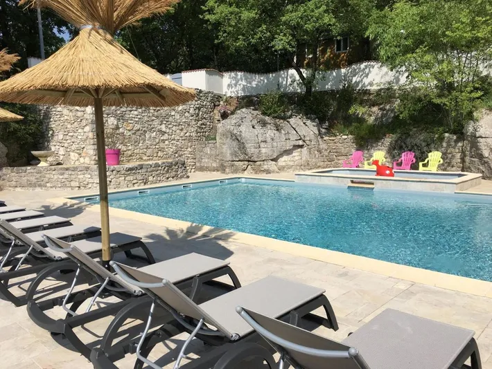 Camping pour 2 personnes, avec vue ainsi que terrasse et piscine - 1