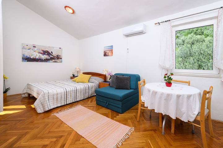 Apartament wakacyjny dla 3 osób, z balkon/ taras w Igrane