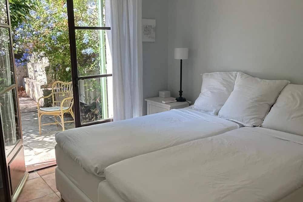 Saint-Tropez sea-view paradise, private swimming pool, 3 min from beach in l'Escalet, Ramatuelle