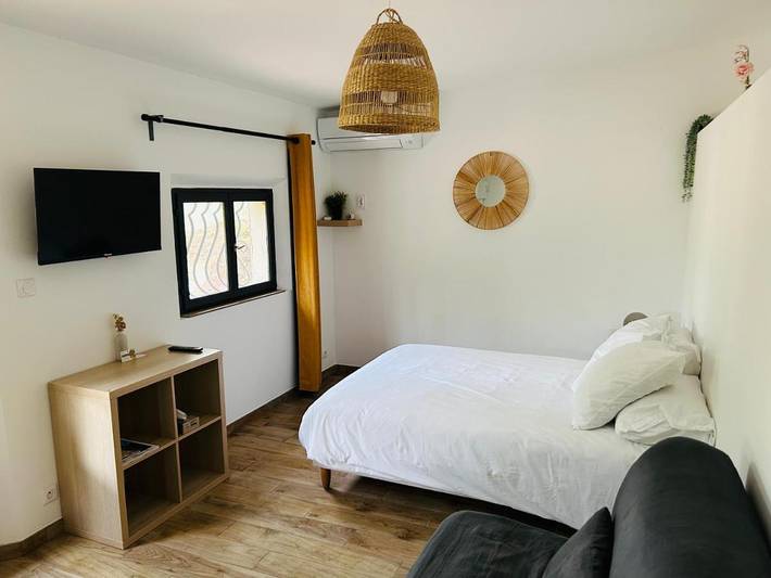 Maison d’hôte pour 3 personnes, avec terrasse ainsi que jardin et vue