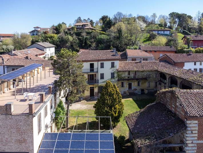 Agriturismo per 14 persone, con idromassaggio e giardino in Provincia d'Asti