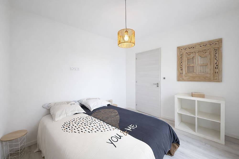 Peaceful Haven With Swimming Pool And Large Garden Sleeps 7 in Marseille, Mittelmeerküste (Frankreich)