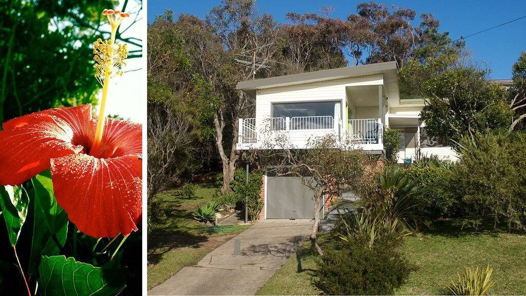 Retro- Strandhaus, das Ozean übersieht in Pambula Beach, New South Wales