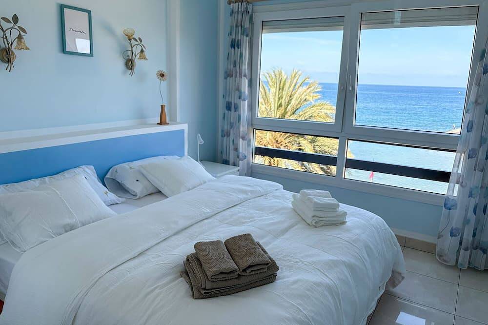 Entire apartment, Alegre Beach Home - your vacation apartment right by the sea in Arguineguin, Mogán