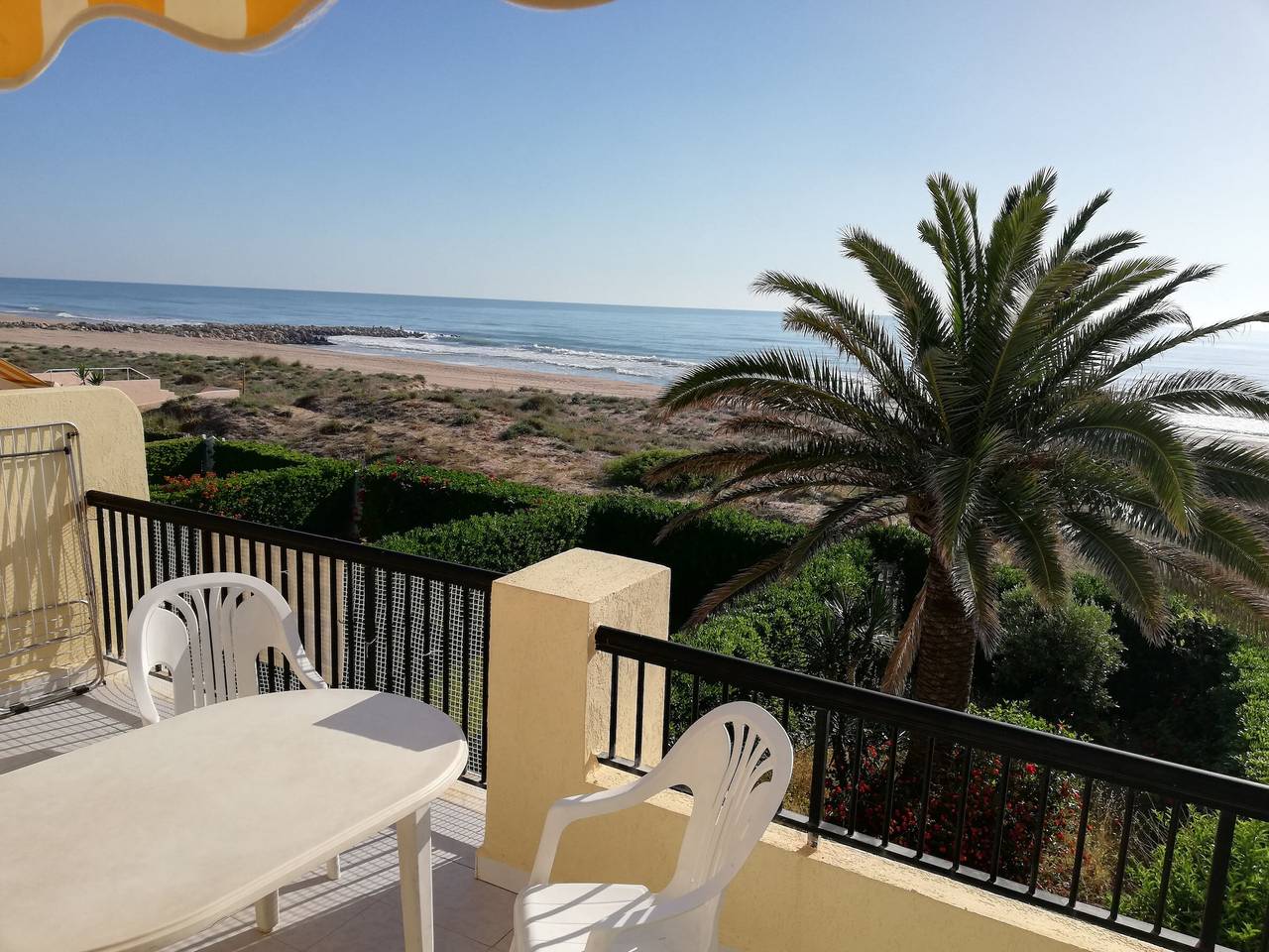 Apartamento entero, Apartamento frente al mar en Playa de Xeraco con piscina in Playa Xeraco, Jaraco