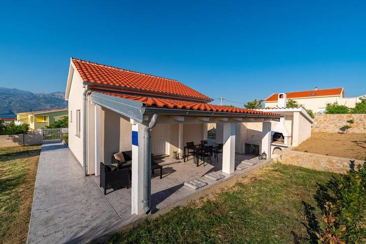 Ferienhaus für 4 Personen, mit Ausblick und Garten, mit Haustier in Razanac