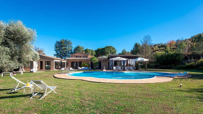Villa per 12 persone, con Terrazza e Giardino a Civitanova Marche