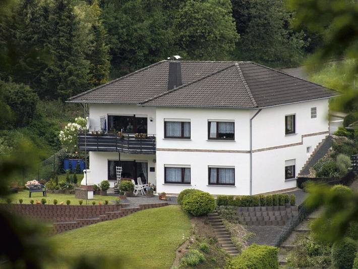 Ferienhaus für 4 Personen, mit Terrasse und Garten in Hellenthal