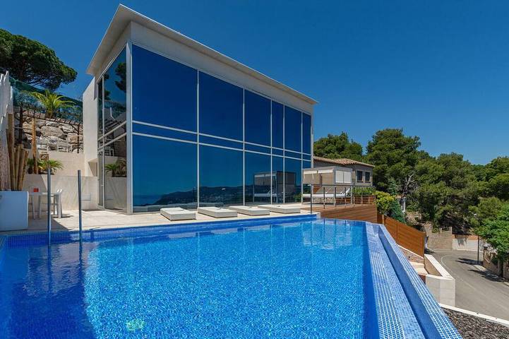 Villa for 8 people, with balcony and garden - 1