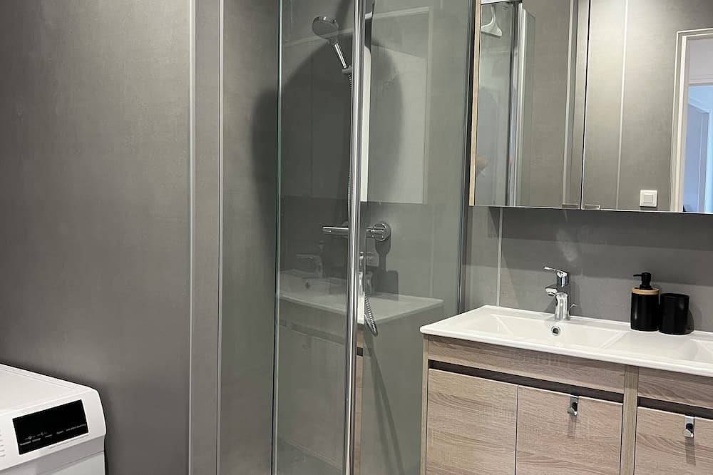 Appartement entier, Appartement calme et ensoleillé refait à neuf, à 7 km du Mont Saint-Michel. in Pontorson, Région d'Avranches