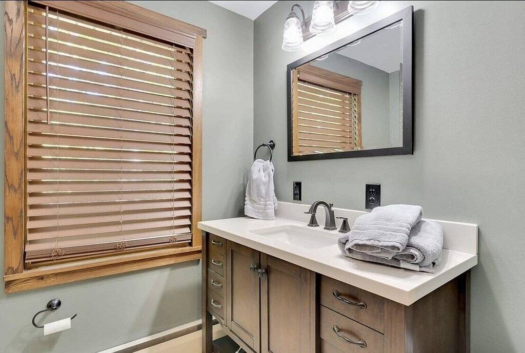 Lake house, Dock, 3 beds/3 full baths. Pet friendly! in Shapleigh, York County