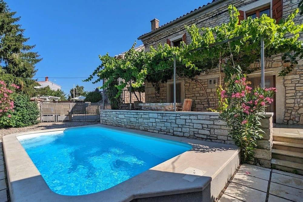 Ferienhaus mit Pool und wunderschöner Terrasse in Svetvinčenat, Zentralistrien