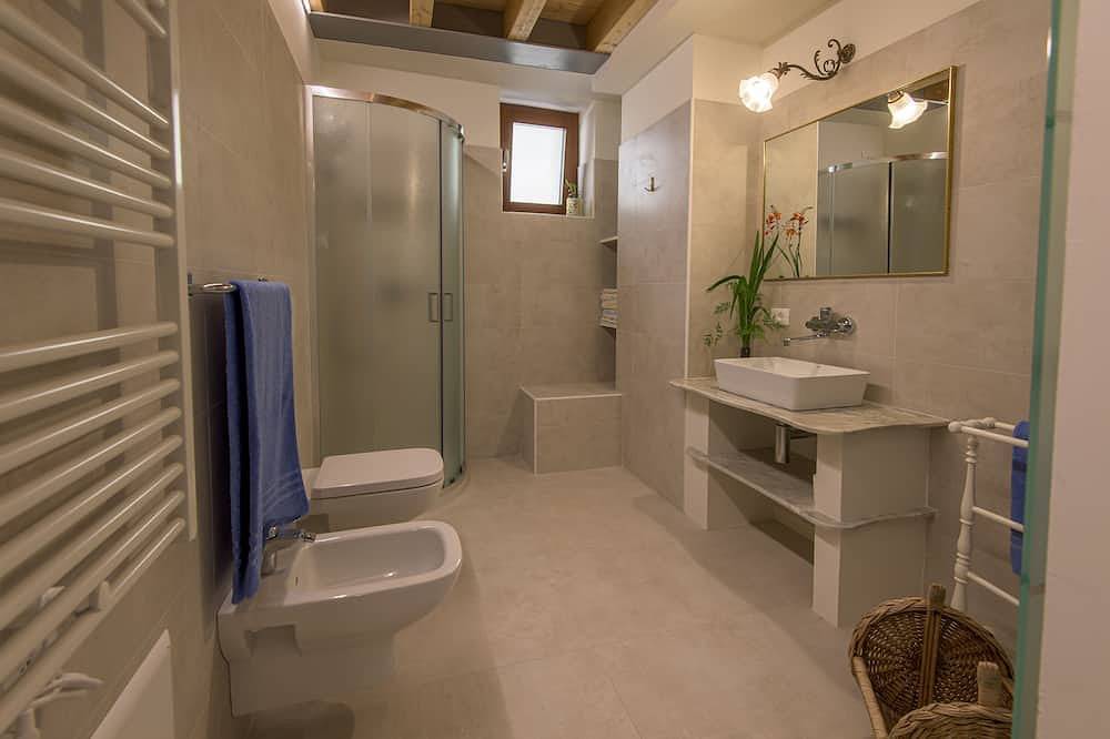 Ganze Wohnung, Dependance In Riva al Lago second floor in Marone, Gemeinde Marone
