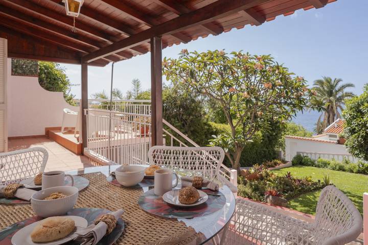 Location de vacances pour 3 personnes, avec Balcon ainsi que Terrasse et Jardin à Caniço