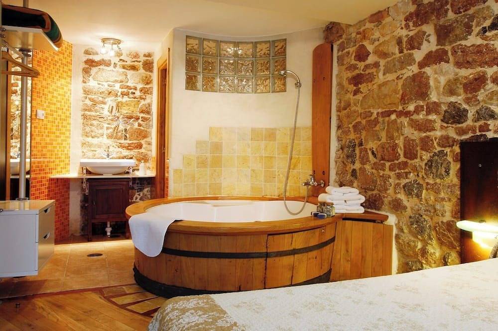 Super Romantic apartment with Jacuzzi in the Picos de Europa. in Precendi, Amieva