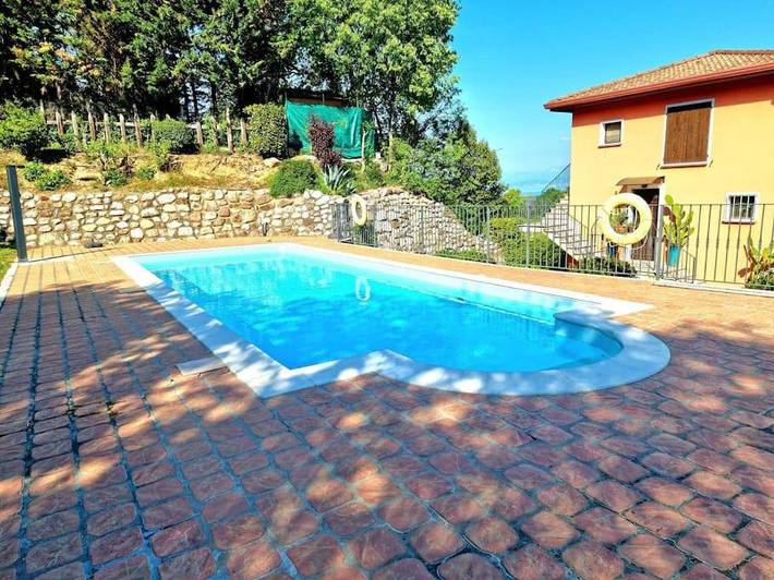Gîte pour 4 personnes, avec jardin et piscine ainsi que vue et vue sur le lac à Lonato del Garda - 2