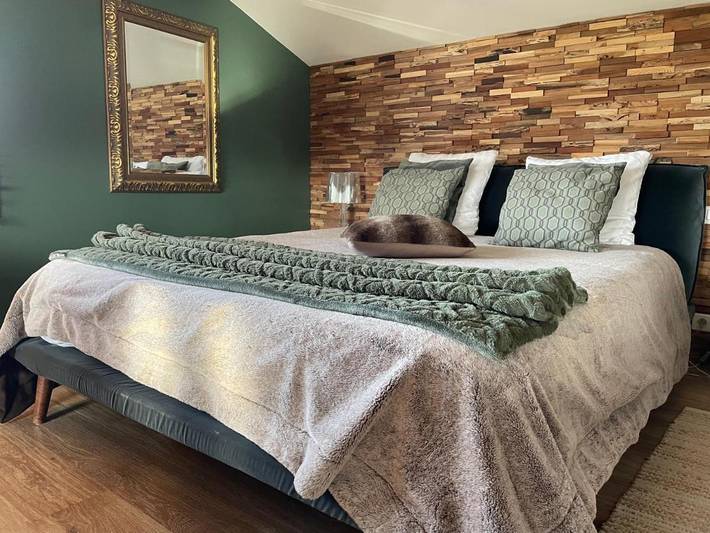 Gîte pour 2 personnes, avec piscine et jardin dans Belberaud