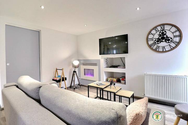 Gîte pour 4 personnes, avec Jacuzzi et Terrasse ainsi que Jardin et Sauna à Savas - 2
