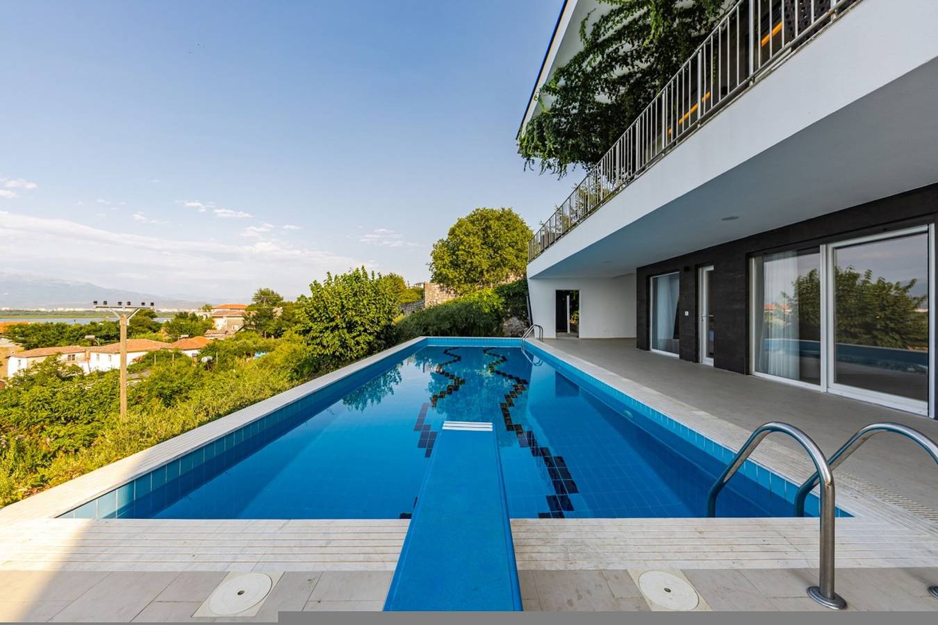 Villa für 9 Personen mit Balkon in Shkodër