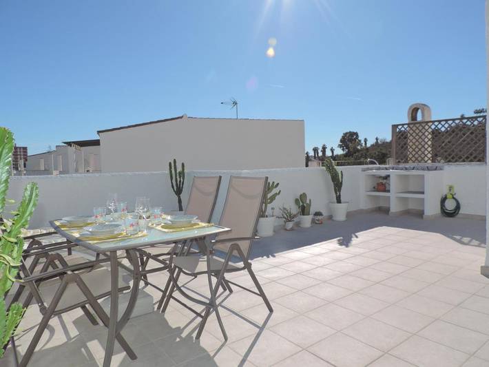 Apartamento de vacaciones para 3 personas, con piscina además de vistas y jardín - 1