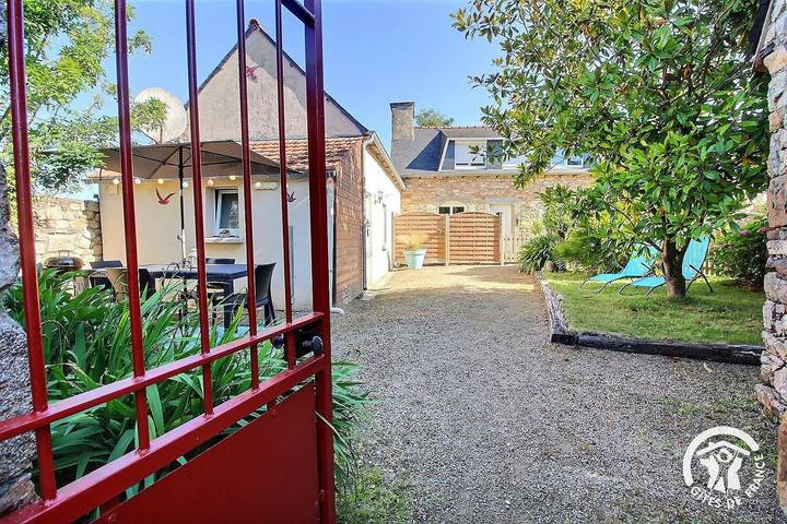 Gîte pour 3 personnes, avec Terrasse et Jardin à Plourivo