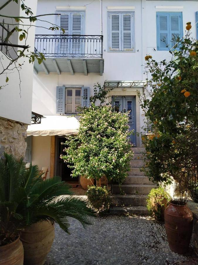 Location de vacances pour 8 personnes, avec jardin, adapté aux familles à Galaxidi - 2